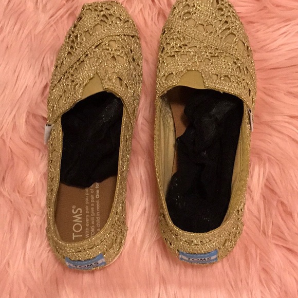 toms crochet flats